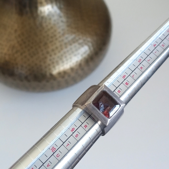 Vintage 925 Sterling Silver Ring w Faceted Garnet Gemstone - Picture 6 of 12